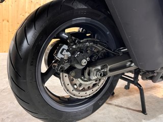 Kymco AK 550 Negro