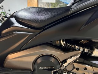Kymco AK 550 Negro