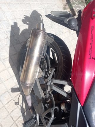 MOTO KYMCO QUANNON 125cc Roja y Negra