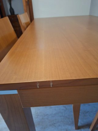 Mesa de comedor con 4 sillas