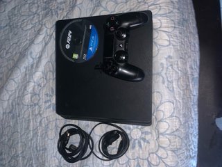 PS4 Slim Negra + 1 Mando