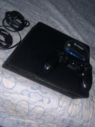 PS4 Slim Negra + 1 Mando