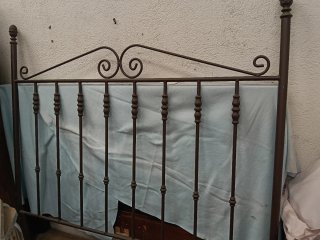 Cabecero de forja marrón