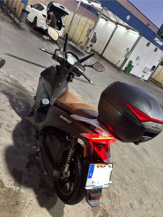 Kymco People 125cc Scooter Marrón