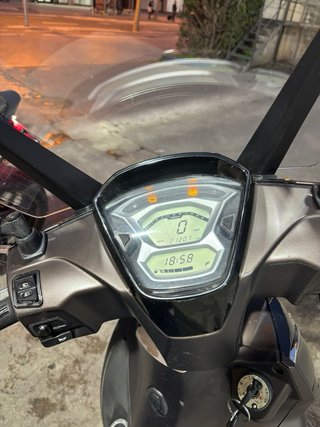 Kymco People 125cc Scooter Marrón