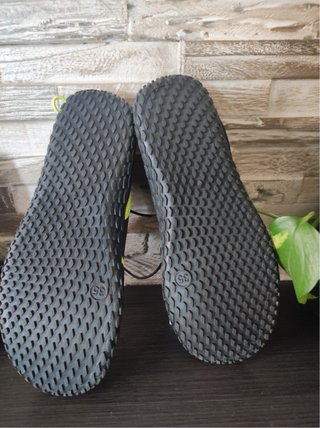 Escarpines Neopreno Negros Talla 35
