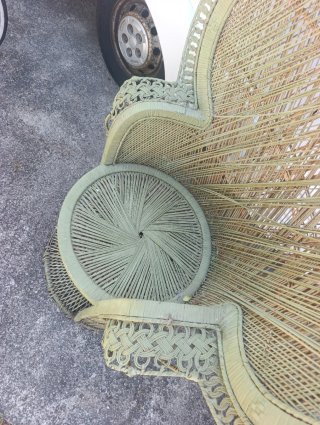 Sillón de mimbre estilo peacock