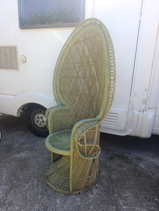 Sillón de mimbre estilo peacock