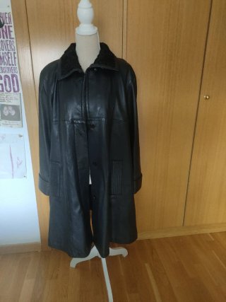 Chaquetón de piel negro