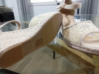 Sandalias cuña esparto beige bordadas