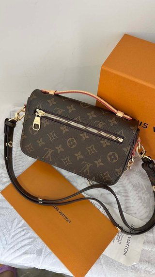 Louis Vuitton Pochette Métis East West