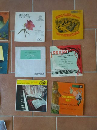 Lote 24 vinilos 45 RPM música variada