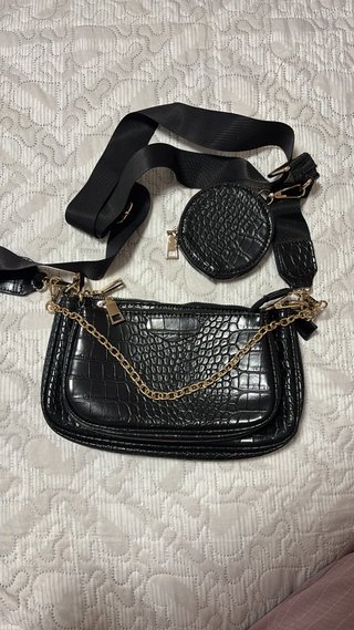 Bolso negro con cadena y monedero