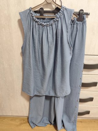 Conjunto azul cielo con tachuelas nuevo