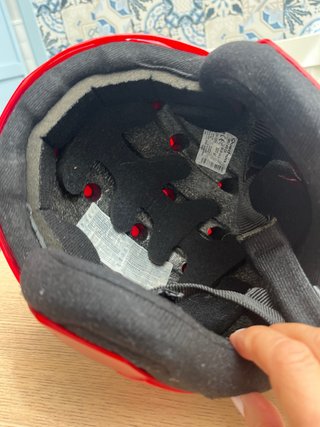 Casco esquí infantil. Muy útil para bici y patín.
