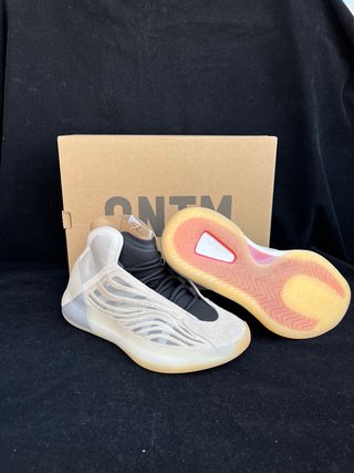 Zapatillas Adidas Yeezy QNTM Beige/Blanco
