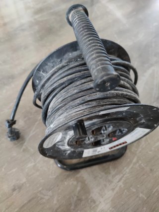 Enchufe enrollable Wesser 25m