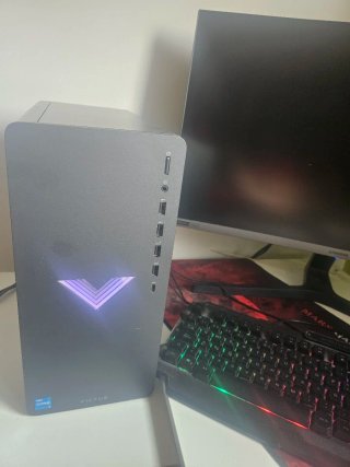 Ordenador de sobremesa Victus Negro con pantalla