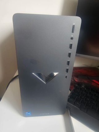 Ordenador de sobremesa Victus Negro con pantalla