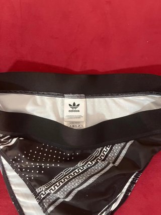 Conjunto Adidas Top y Braguita Estampado