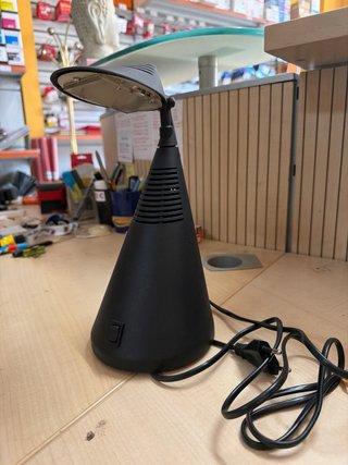 Lámpara de mesa negra