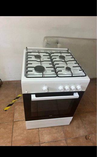 Cocina de gas butano blanca