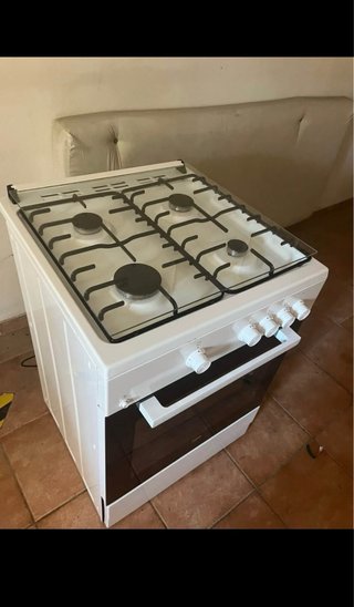 Cocina de gas butano blanca