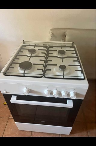 Cocina de gas butano blanca