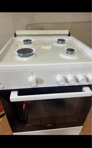 Cocina de gas butano blanca