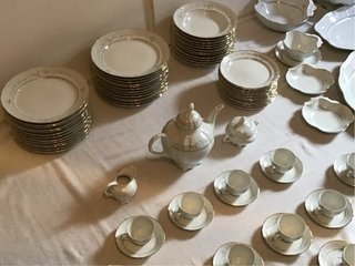 Vajilla Porcelana Blanca Decorada Azul y Oro