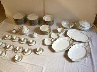 Vajilla Porcelana Blanca Decorada Azul y Oro