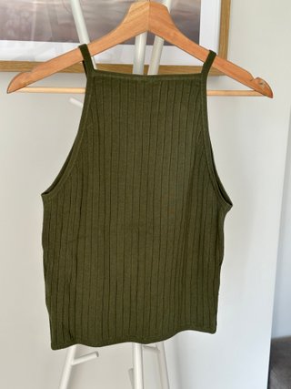 Top H&M verde cuello halter de punto (talla M)