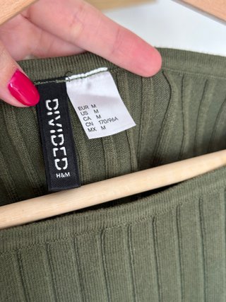 Top H&M verde cuello halter de punto (talla M)