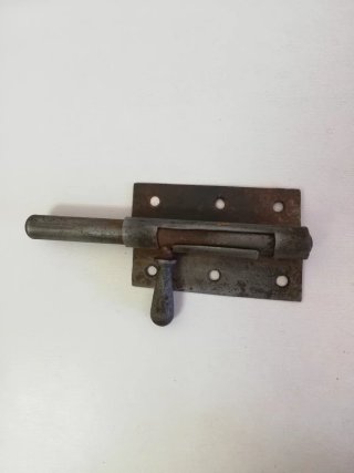Cerrojo de forja antiguo