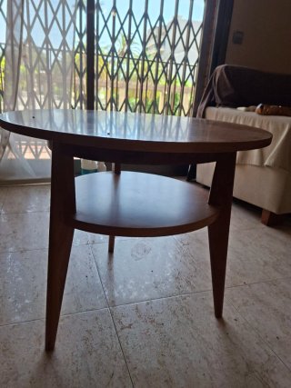 Mesa auxiliar de madera