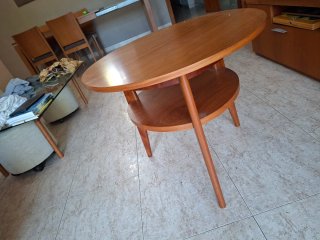 Mesa auxiliar de madera