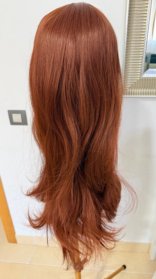 Peluca Caoba con Flequillo Ondulado