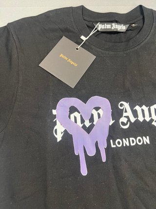 T-shirt Palm Angels nera con cuore viola