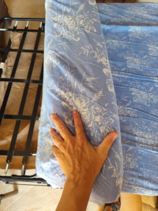 Sofá cama  beige de dos plazas