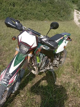 Rieju MRX Enduro Moto Verde y Blanca