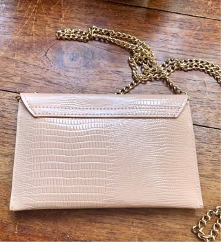 Rebajado Bolso beige con calavera dorada Scalpers