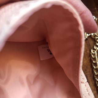 Rebajado Bolso beige con calavera dorada Scalpers