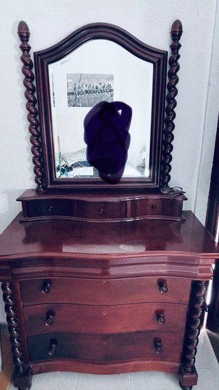 Armario y peinadora de caoba