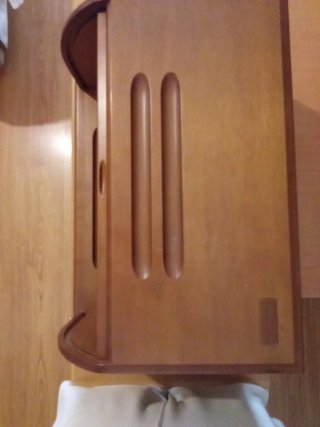 Bureau de madera marrón.
