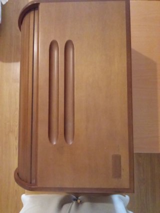 Bureau de madera marrón.