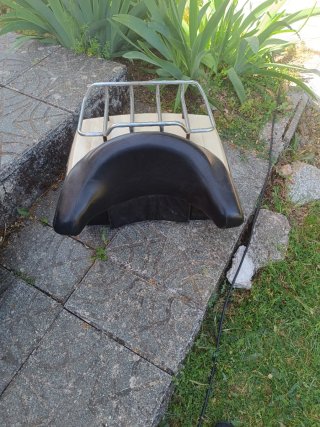Encarenado moto custom  cajón con respaldo