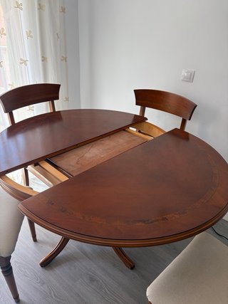 Mesa redonda y 6 sillas comedor madera