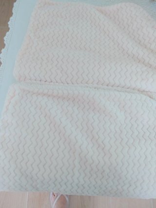 Edredón borreguito doble cara beige 2 cojines .