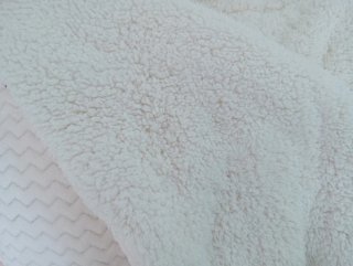 Edredón borreguito doble cara beige 2 cojines .