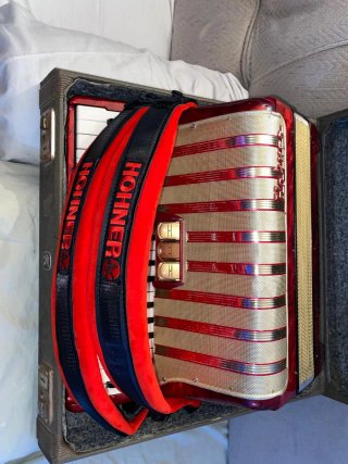 Acordeón Hohner Concerto II 72 bajos